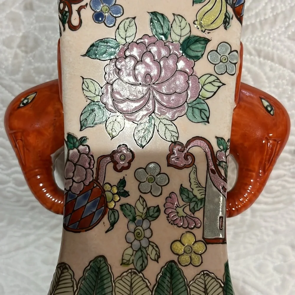 Beautiful‎ large elephant handled Oriental vase